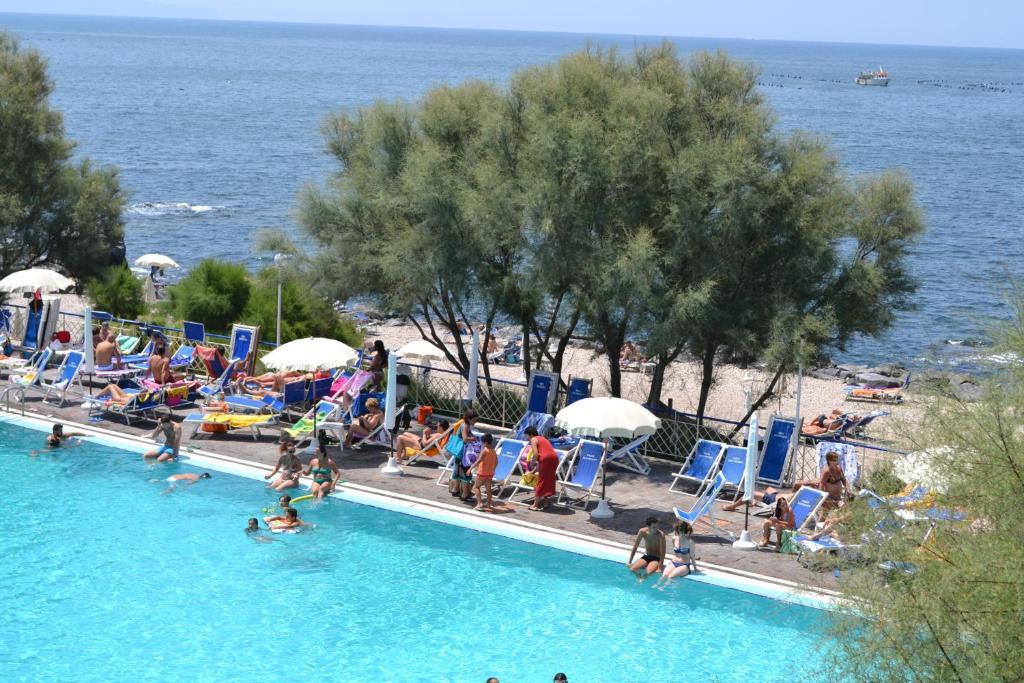 Puntaquattroventi Hotel Ercolano Buitenkant foto