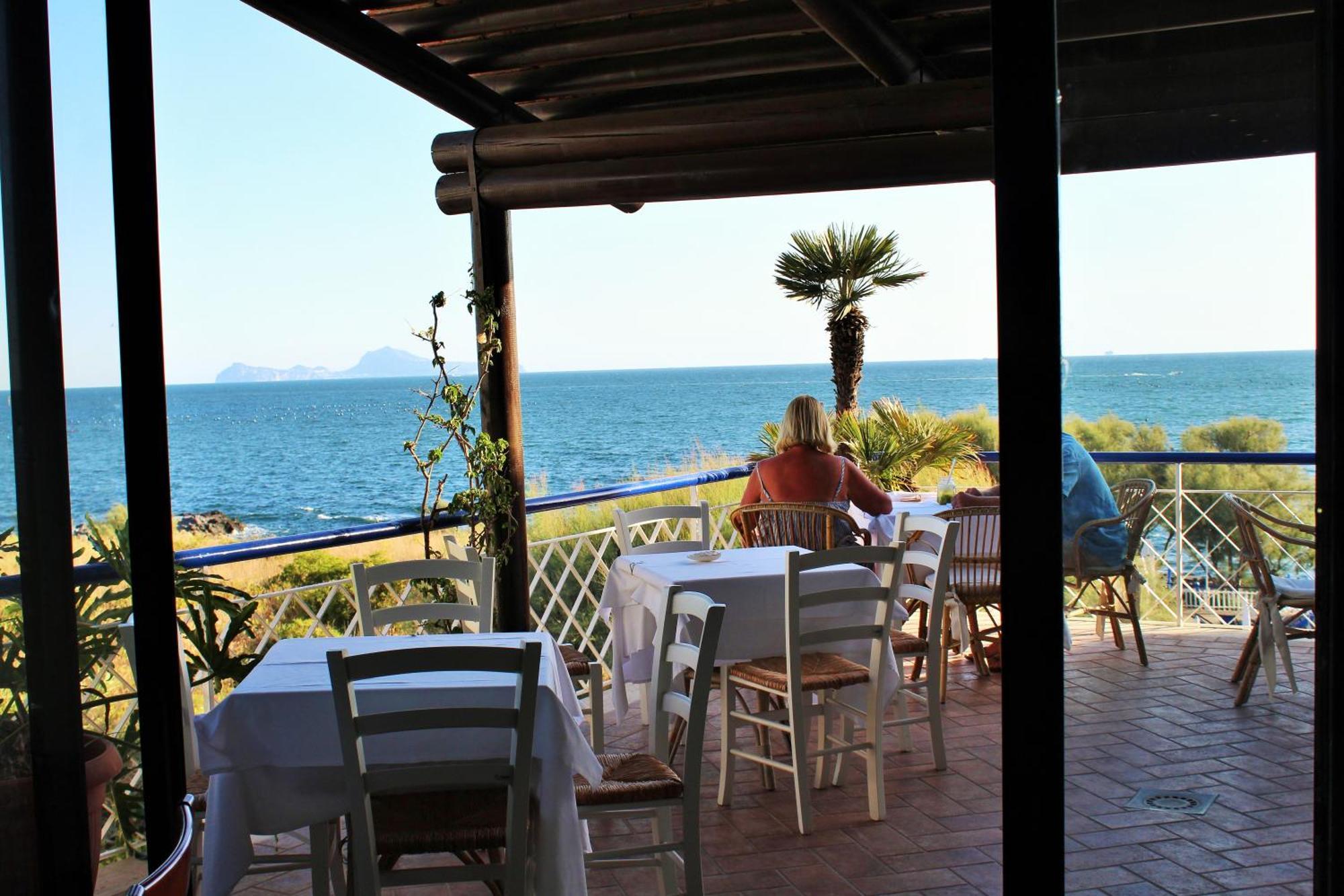 Puntaquattroventi Hotel Ercolano Buitenkant foto